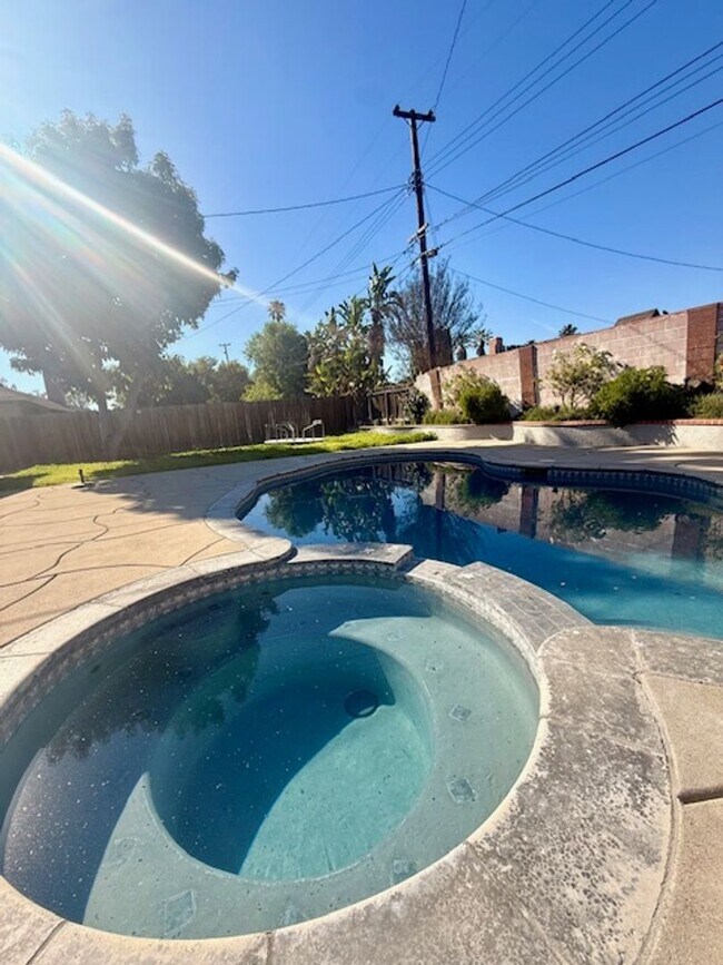Building Photo - FULLERTON Single-Story POOL Home 4bed/2bath