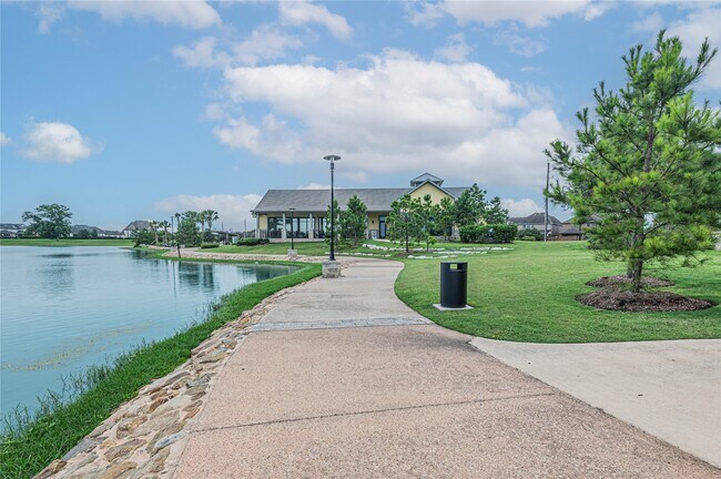 Building Photo - 1618 Clover Ct