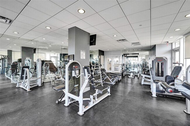 Building Photo - 209 N Fort Lauderdale Beach Blvd