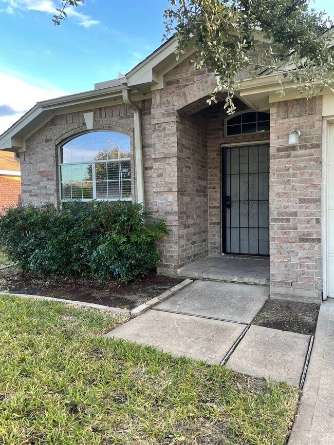 Building Photo - 17235 Glenpatti Dr