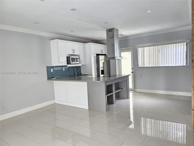 Building Photo - 5816 SW 9th St