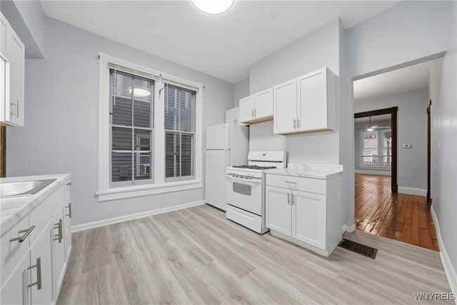 Building Photo - 76 Anderson Pl