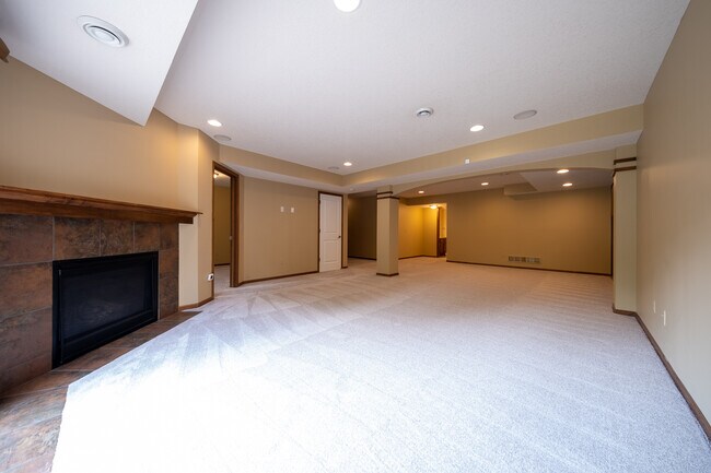 Building Photo - 15515 59th Pl N