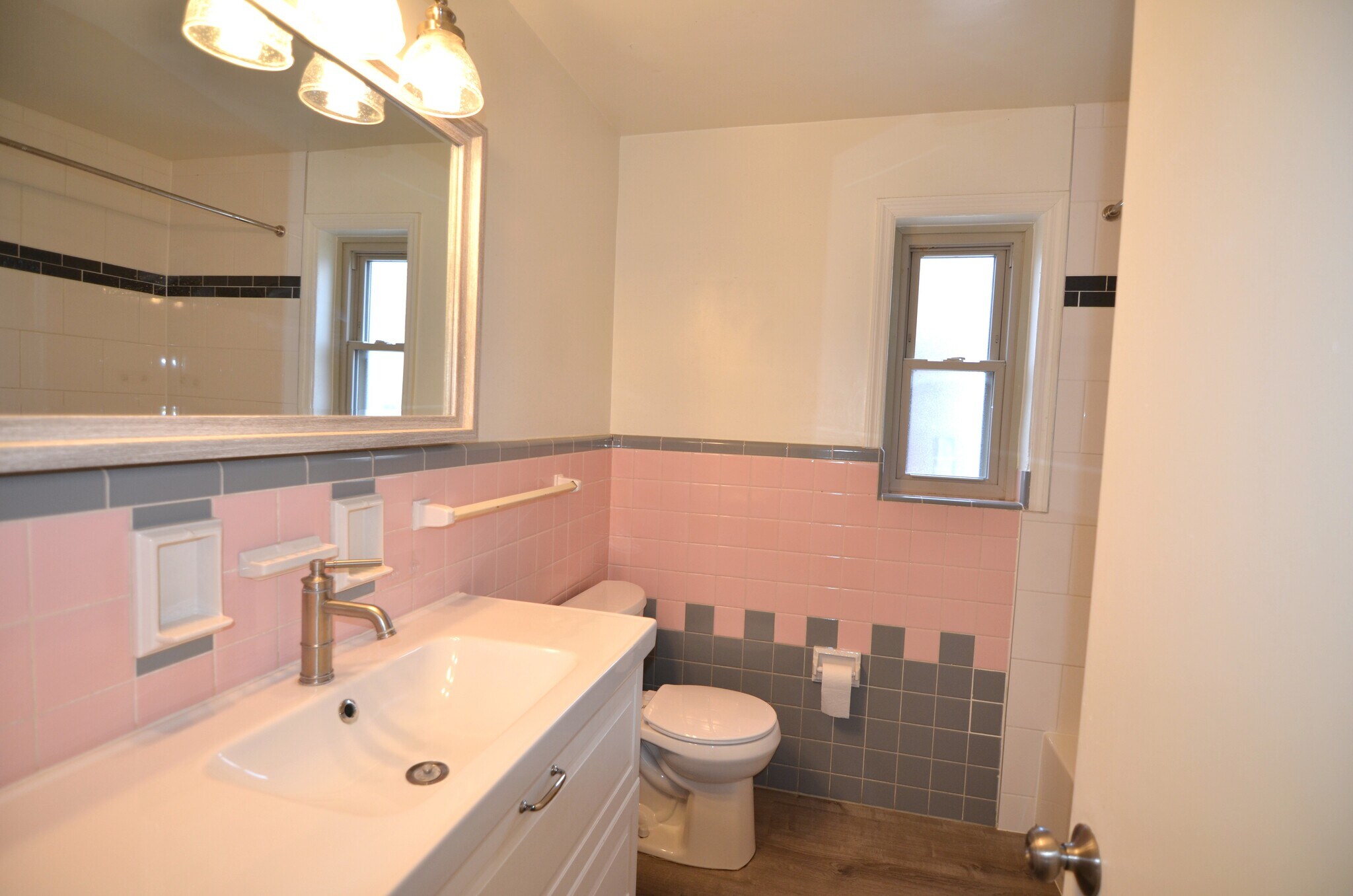 Building Photo - 4146 South Ave