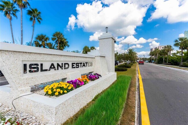 Building Photo - 400 Island Way