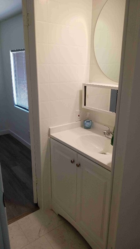 Building Photo - 200 W 1st St