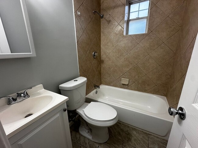 Building Photo - 4632 Hillside Rd SE