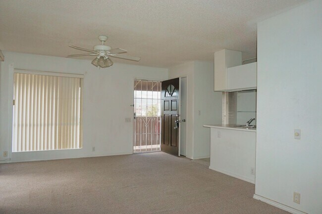 Building Photo - Palm Villas Studio with 1 parking & A/C