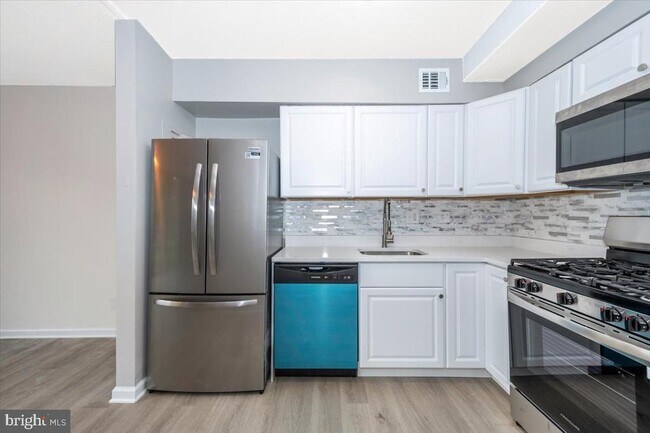 Building Photo - 4410 Oglethorpe St