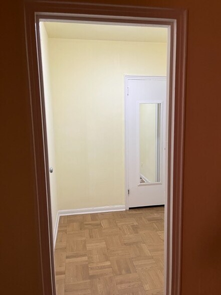 dressing room - 2500 Q St NW