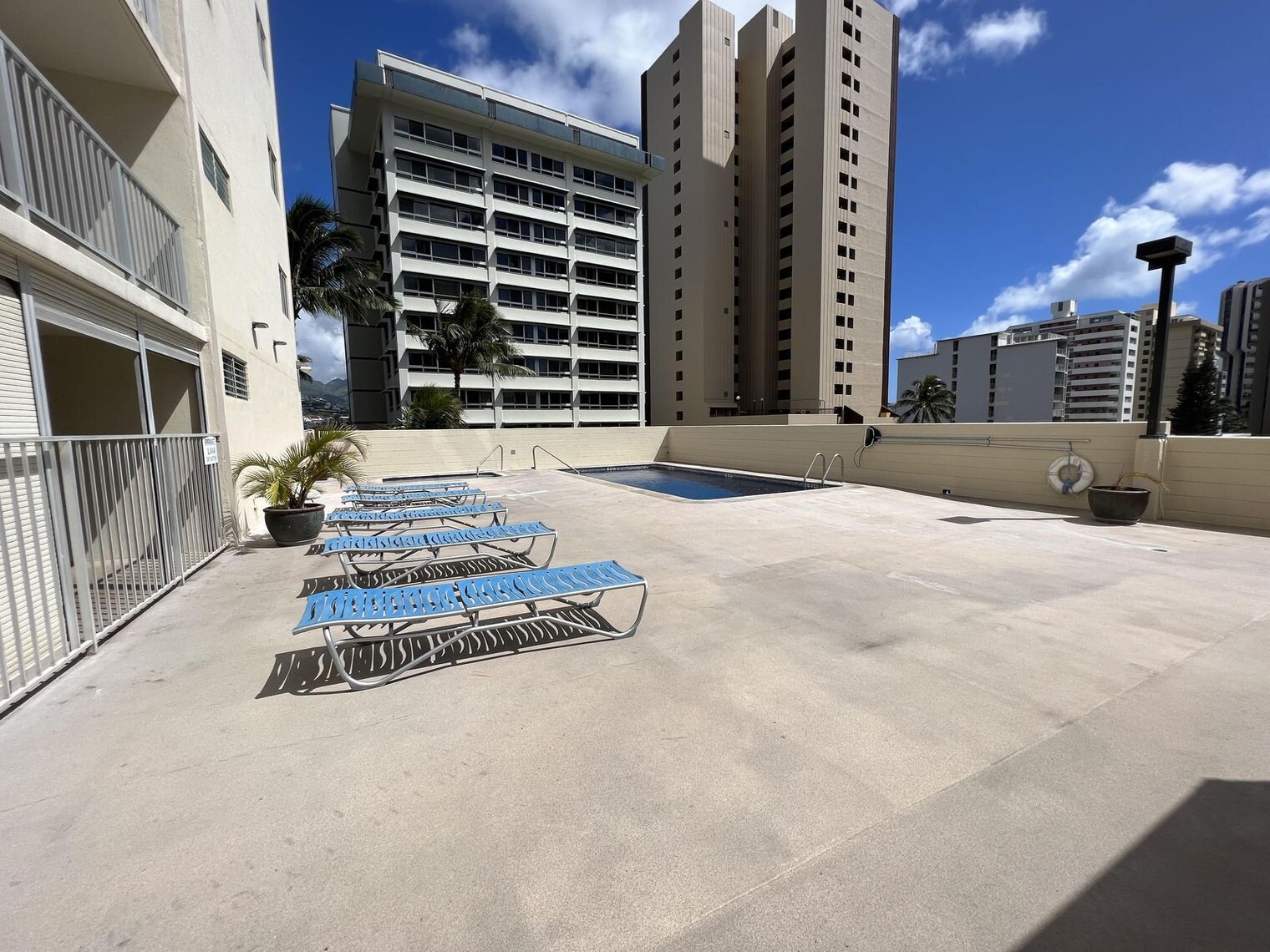 Building Photo - 2452 Tusitala St