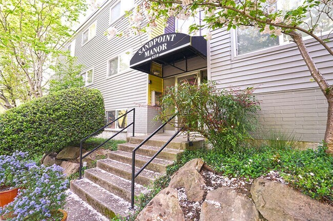 Building Photo - Sandpoint Manor