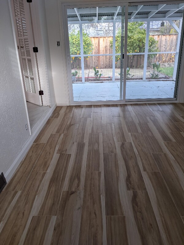 Building Photo - 3985 Royal Arch Dr