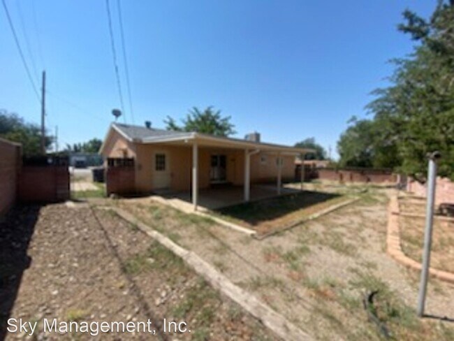 Building Photo - 3 br, 2 bath House - 10401 Britt Ct. NE