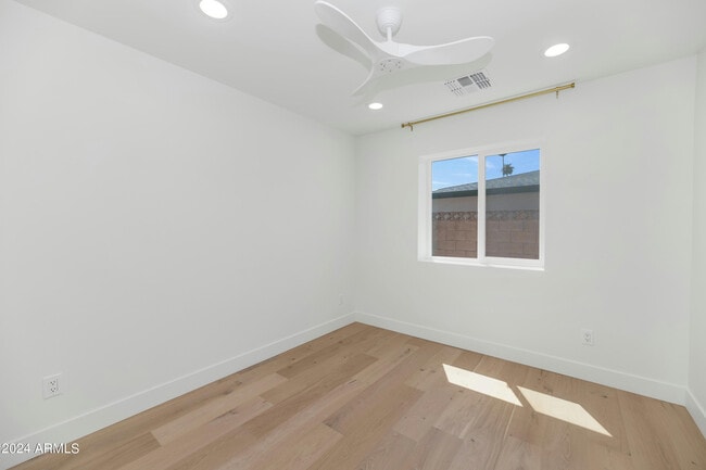 Building Photo - 4154 N 35th Pl