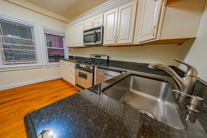 Building Photo - 290 Broadway