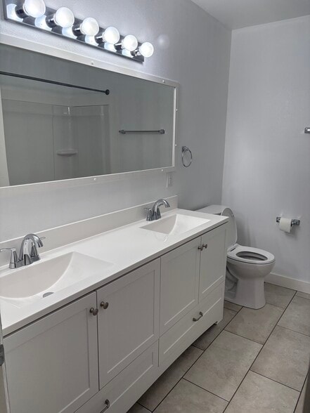 bathroom #1 8x9 - 690 Avenue C SE