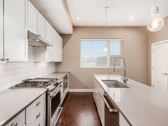 Building Photo - Luxury Living at Four X Five Condos