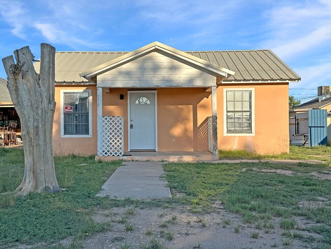 Primary Photo - 606 N 1st St
