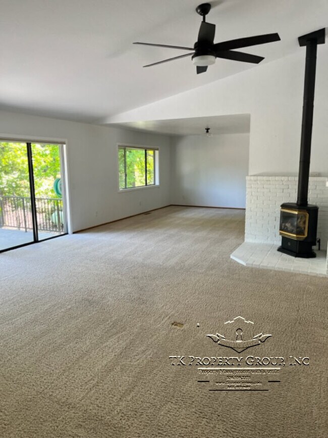 Building Photo - 13285 Sugarbush Ct