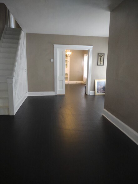Building Photo - 2011 Capouse Ave