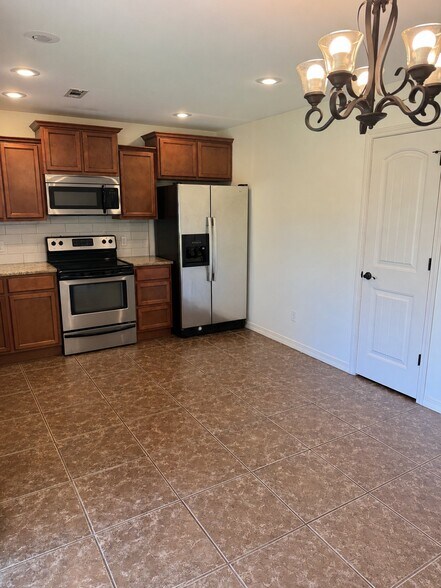 Building Photo - 489 North Drewrys Bluff Drive