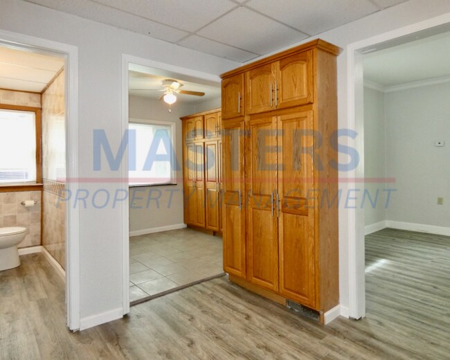 Building Photo - 3 Bedroom 1.5 Bathroom House