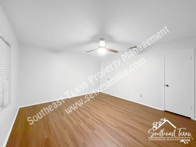 Building Photo - 1099 Sunmeadow Dr