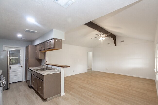 Building Photo - 5704 Leggett Ln