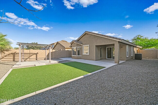 Building Photo - 41284 W Cahill Dr