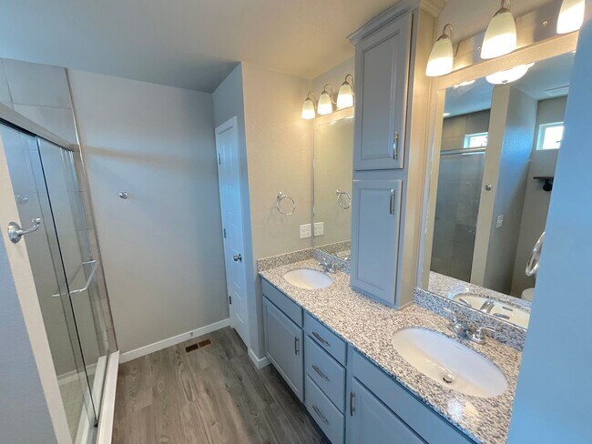 Building Photo - 3 Bedrooom Home Available Near Dublin Blvd...