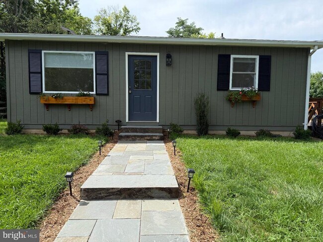 Building Photo - 857 Page Brook Ln