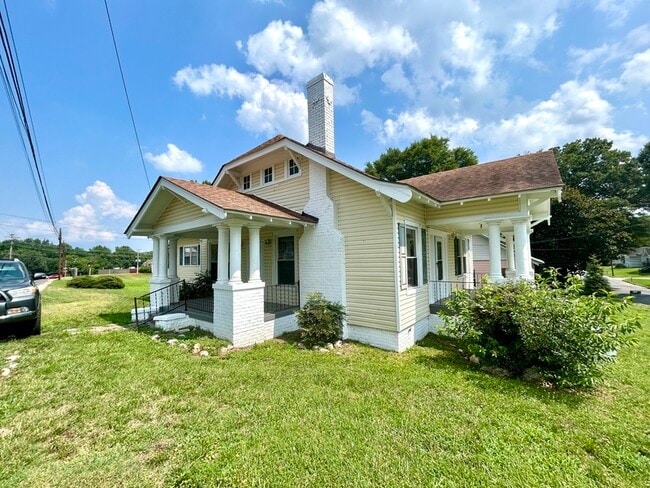 Building Photo - 725 Wiscassett St