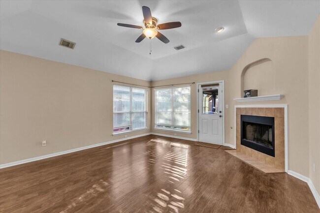 Building Photo - 5009 Hibiscus Valley Dr