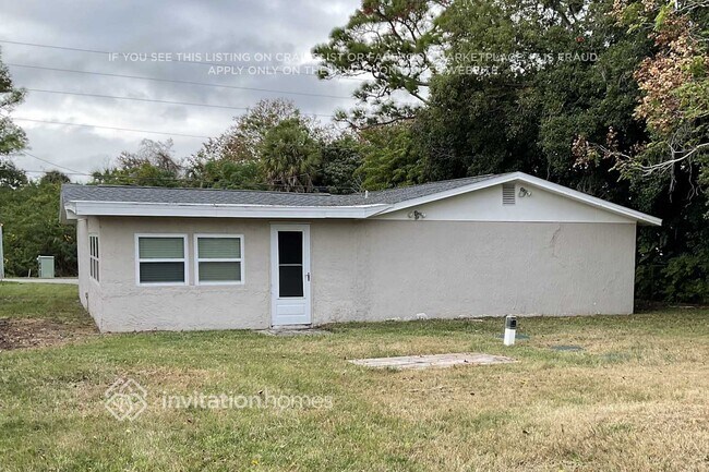 Building Photo - 15740 Sea Pines Dr