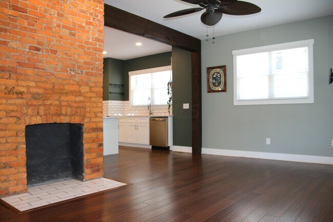 Building Photo - 723 Siebert St