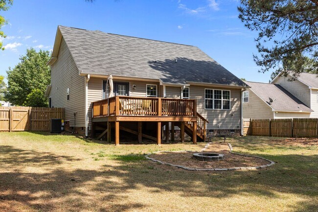 Building Photo - Fully Furnished Month to Month/Short Term Rental!