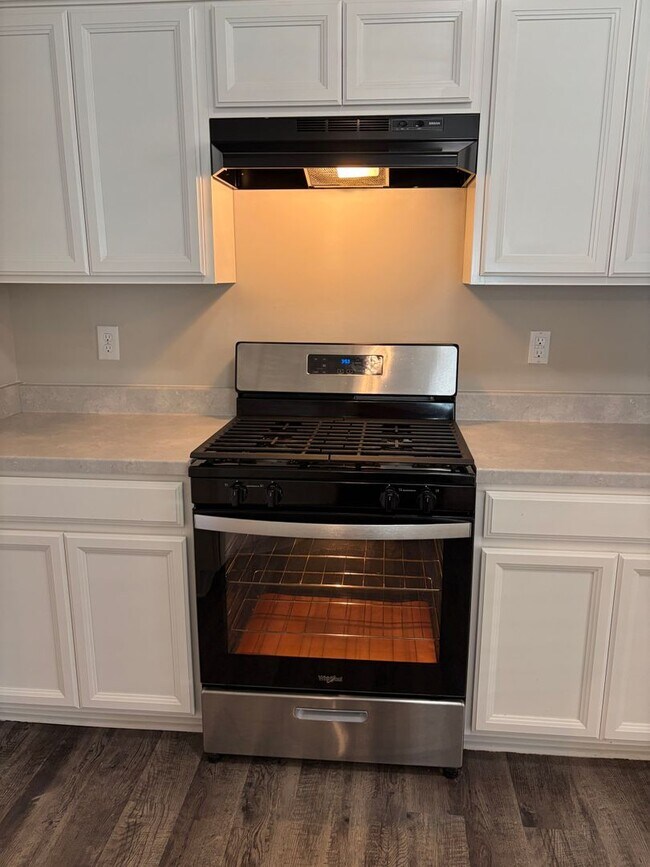Building Photo - 401 Woodland Trl
