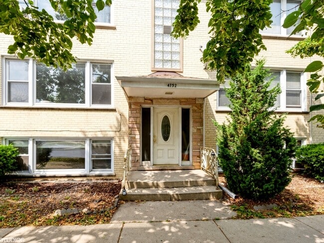 Primary Photo - 4752 N Menard Ave
