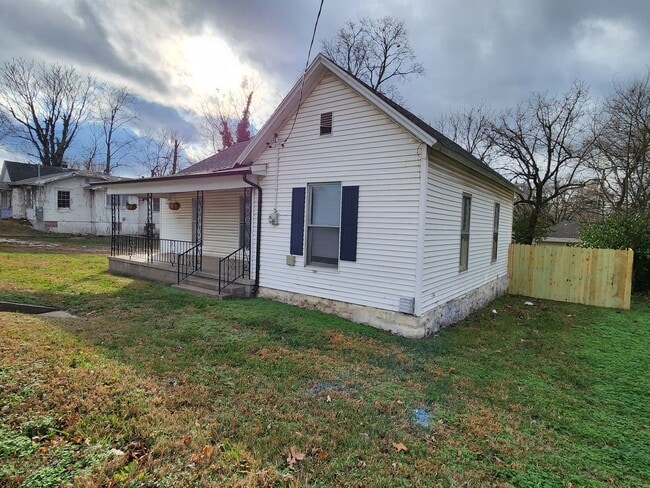 Building Photo - Spacious 3-Bedroom, 1-Bathroom Home AVAILABLE NOW!!