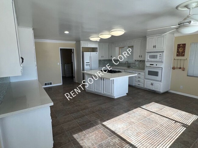 Building Photo - 3 Bedroom Ranch Home For Rent in Palmdale