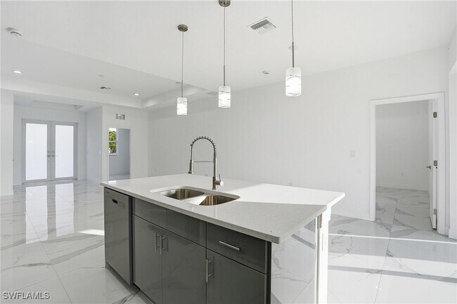 Building Photo - 406 Genoa Ave S