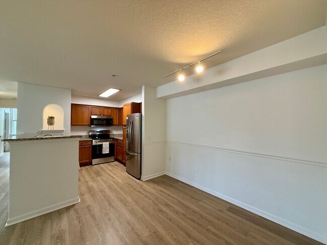 Building Photo - Bright and updated 3-bedroom, 2-bath condo