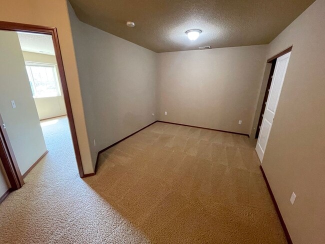 Building Photo - Fantastic Hillsboro Home with Attached Gar...