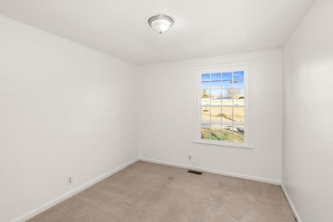 Building Photo - 5100 Colemont Dr