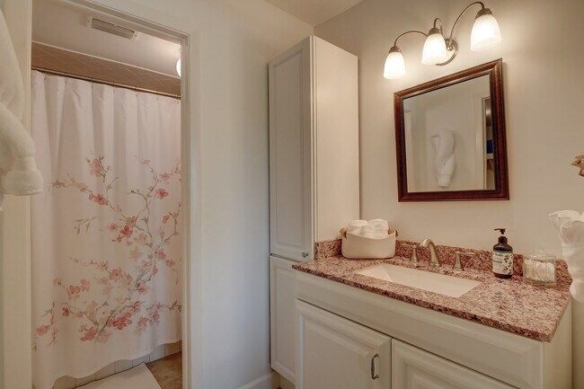 Building Photo - 154 Palm Dr