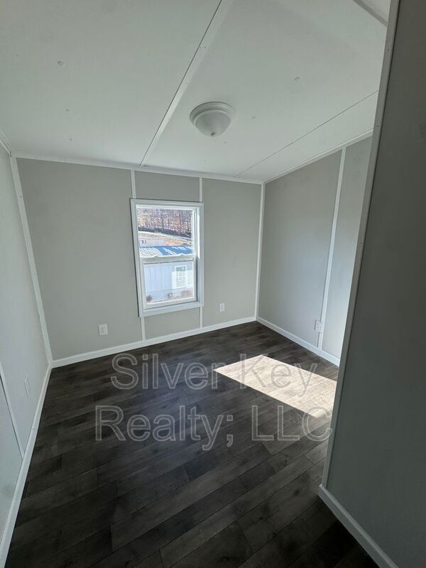 Building Photo - 3000 US-11