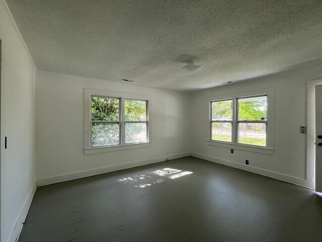 Building Photo - Close to everything!