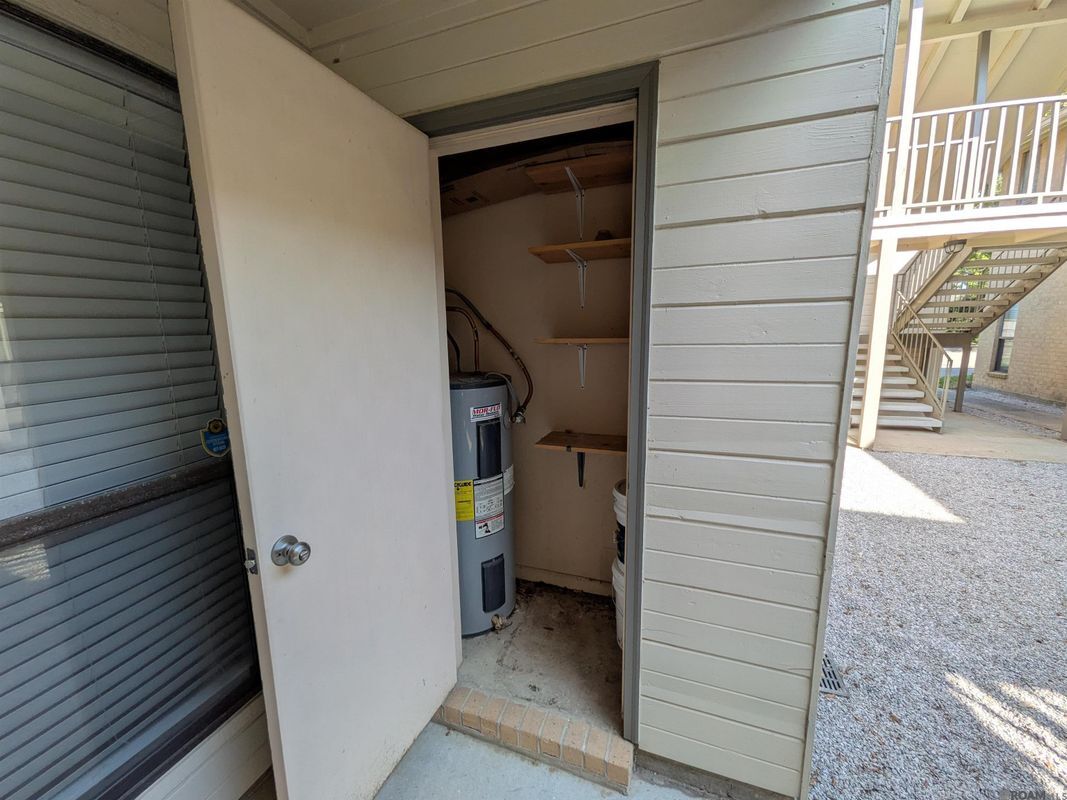 Building Photo - 5233 BUTTERCREEK LN, j2