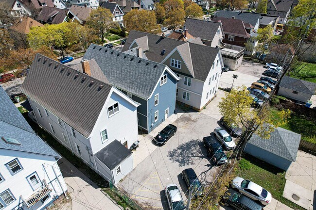 Building Photo - Maryland Upper Flat - Walk to Campus